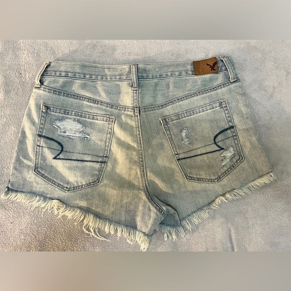 American Eagle Hi Rise Distressed Shorts- Size 8 - Picture 2 of 8